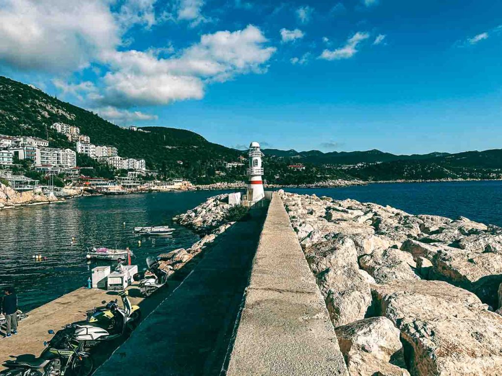 Kaş Mendirek ve Deniz Feneri