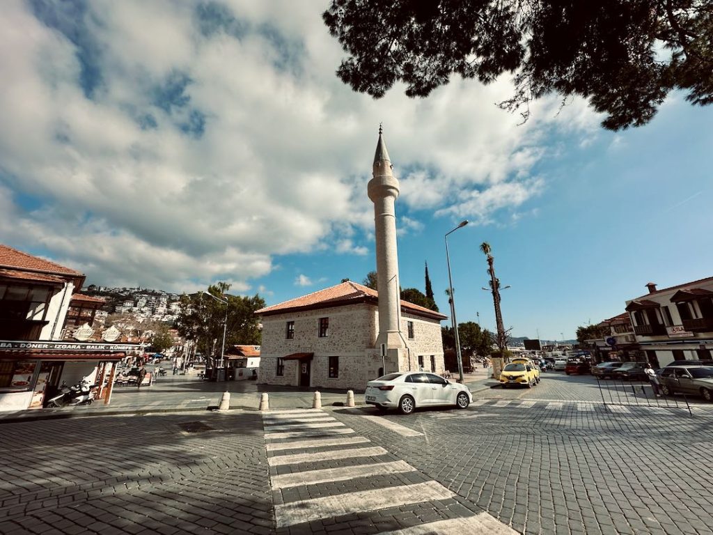 kaş merkez süleyman çavuş camisi